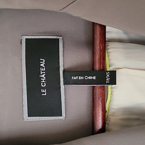 Le Chateau Suit - Picture 3 of 9